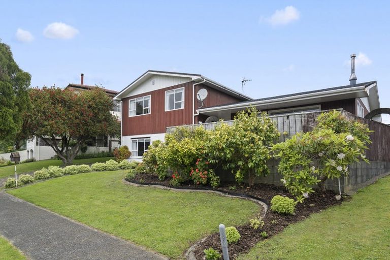 Photo of property in 18 Brightwater Crescent, Totara Park, Upper Hutt, 5018