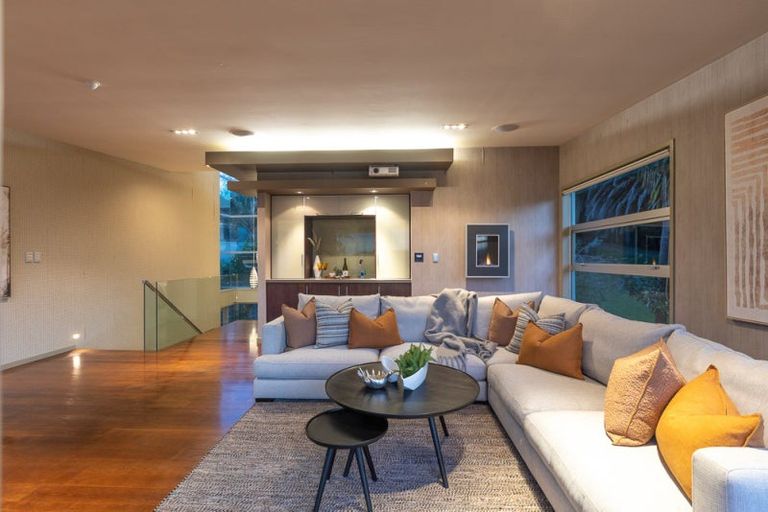 Photo of property in 42a Tindalls Bay Road, Tindalls Beach, Whangaparaoa, 0930