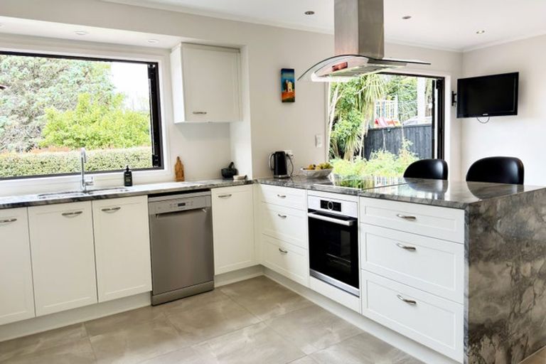 Photo of property in 16 Onetaunga Road, Chatswood, Auckland, 0626