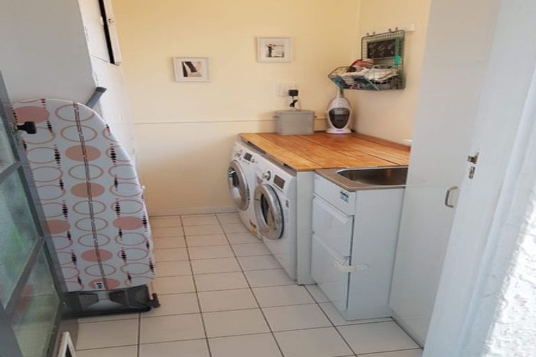 Photo of property in 62 Pitau Road, Mount Maunganui, 3116