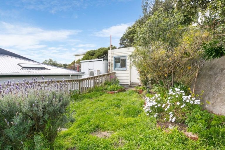 Photo of property in 19 Chatham Street, Berhampore, Wellington, 6023