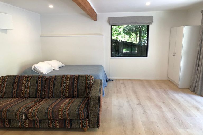 Photo of property in 33 Park Hill Road, Birkenhead, Auckland, 0626