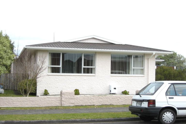 Photo of property in 17 Longview Drive, Merrilands, New Plymouth, 4312