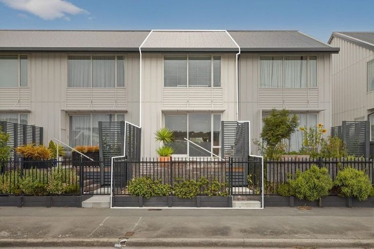 Photo of property in 8 Sunshine Lane, New Brighton, Christchurch, 8083