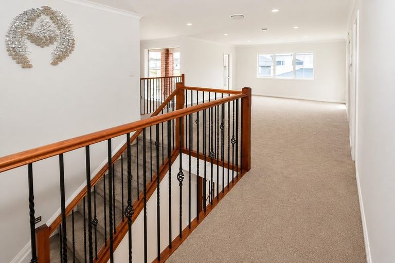 Photo of property in 68 Huntington Park Drive, Greenhithe, Auckland, 0632