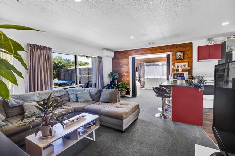 Photo of property in 15 Camellia Avenue, Bell Block, New Plymouth, 4312