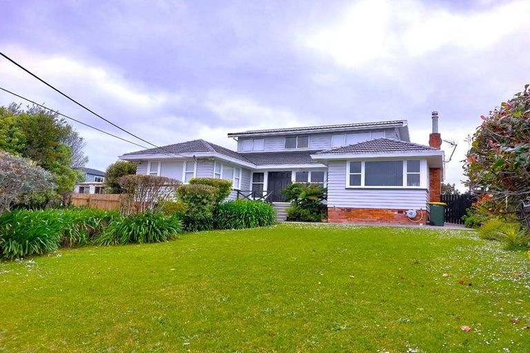 Photo of property in 32 City View Terrace, Birkenhead, Auckland, 0626