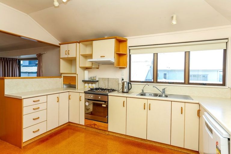 Photo of property in 10 Roy Terrace, Moturoa, New Plymouth, 4310