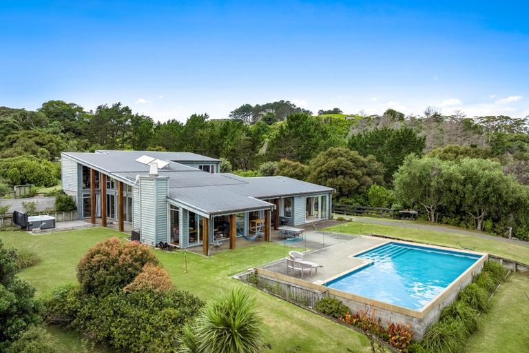 Photo of property in 923 Takatu Road, Tawharanui Peninsula, Warkworth, 0986