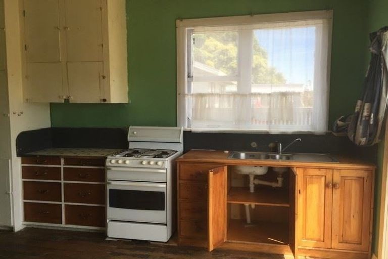 Photo of property in 21 Tongariro Street, Castlecliff, Whanganui, 4501