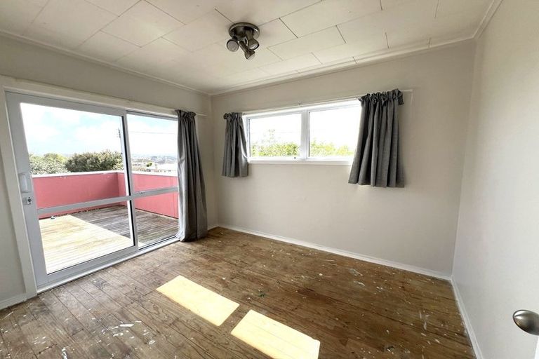 Photo of property in 104 Te Atatu Road, Te Atatu South, Auckland, 0610