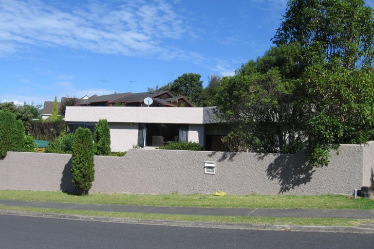 Photo of property in 10 Penguin Drive, Murrays Bay, Auckland, 0630