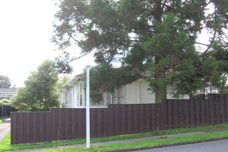Photo of property in 2/5 Himalaya Drive, Half Moon Bay, Auckland, 2012