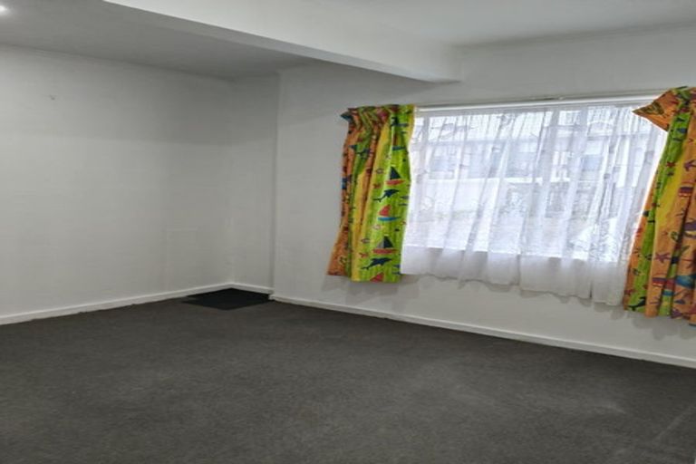 Photo of property in 1/28 Tonar Street, Northcote, Auckland, 0627