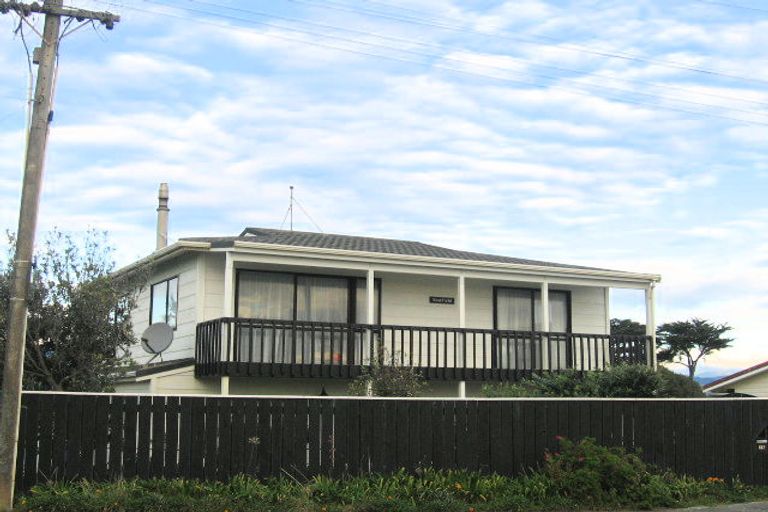 Photo of property in 16 Moana Street, Otaki Beach, Otaki, 5512