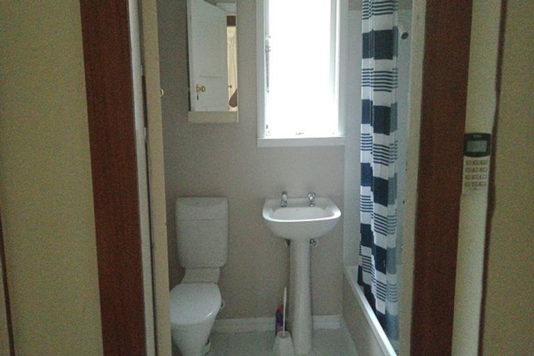 Photo of property in 103 Mortimer Terrace, Brooklyn, Wellington, 6021