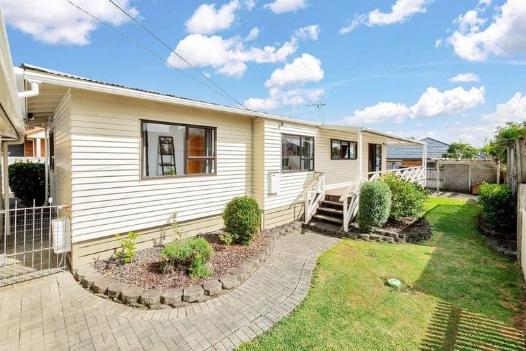 Photo of property in 47 Sturges Road, Henderson, Auckland, 0612