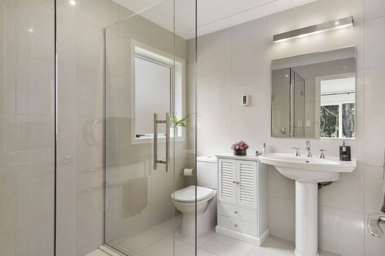 Photo of property in 16 Kunzea Place, Greenhithe, Auckland, 0632