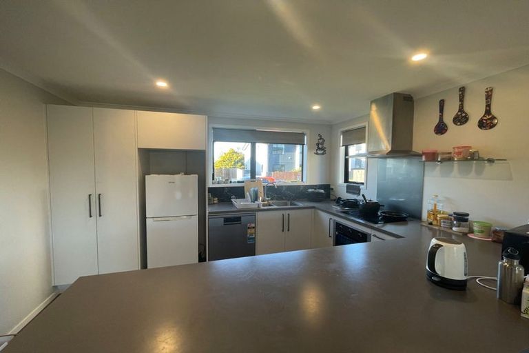 Photo of property in 27 Discovery Place, Marfell, New Plymouth, 4310