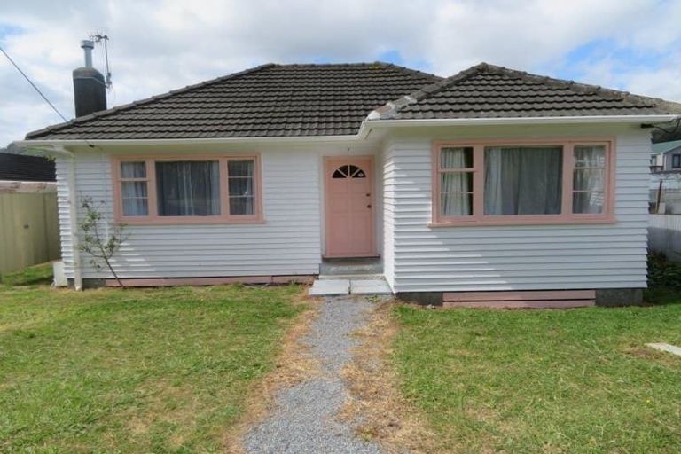 Photo of property in 15 Bledisloe Crescent, Wainuiomata, Lower Hutt, 5014