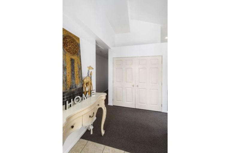 Photo of property in 2 Ali Place, Ranui, Auckland, 0612