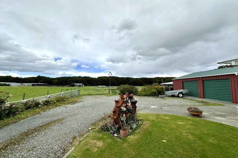 Photo of property in 72 Clifden Highway, Tuatapere, 9691
