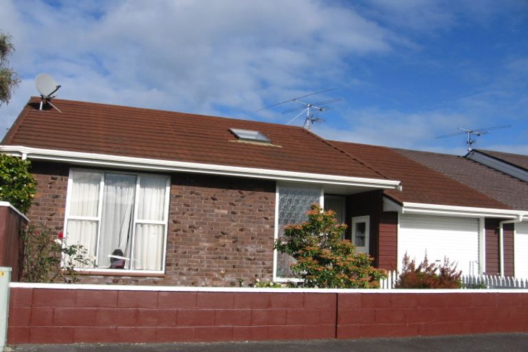 Photo of property in 20 Nikau Grove, Woburn, Lower Hutt, 5010