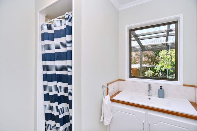 Photo of property in 7 Kowai Place, Amberley, 7410