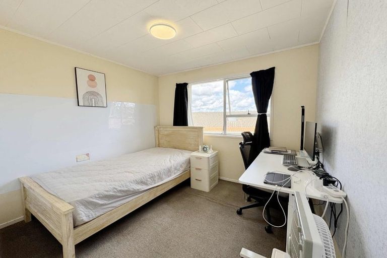 Photo of property in 21 Longreach Drive, Sunnyvale, Auckland, 0612