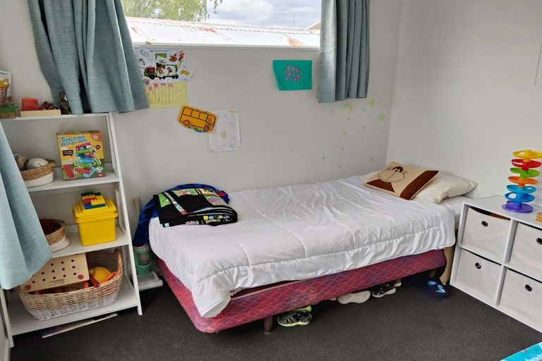 Photo of property in 10 Cohen Place, Milson, Palmerston North, 4414