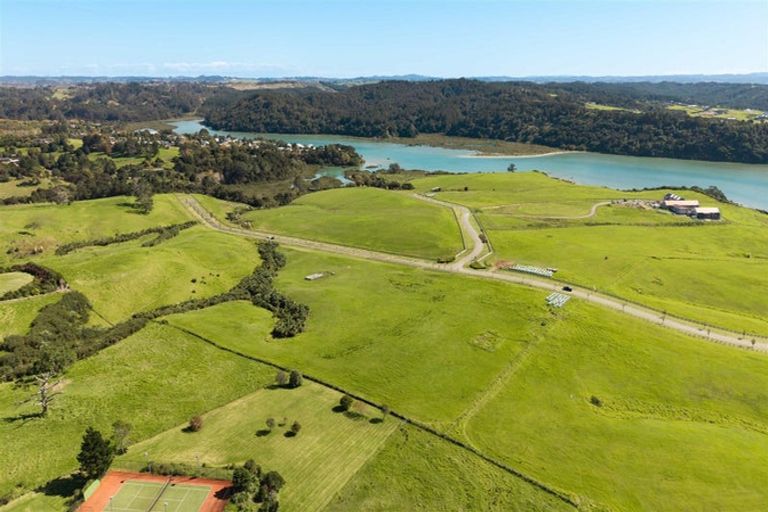 Photo of property in 11 Te Pae Okura Drive, Okura, 0792