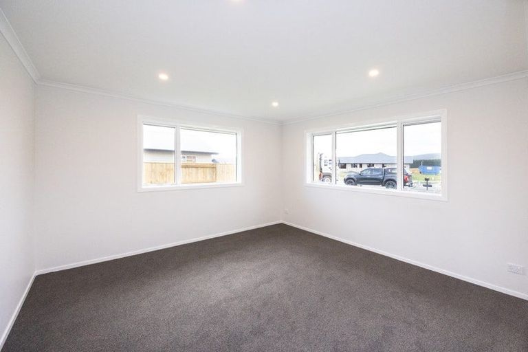 Photo of property in 55 Atlantic Drive, Fitzherbert, Palmerston North, 4410