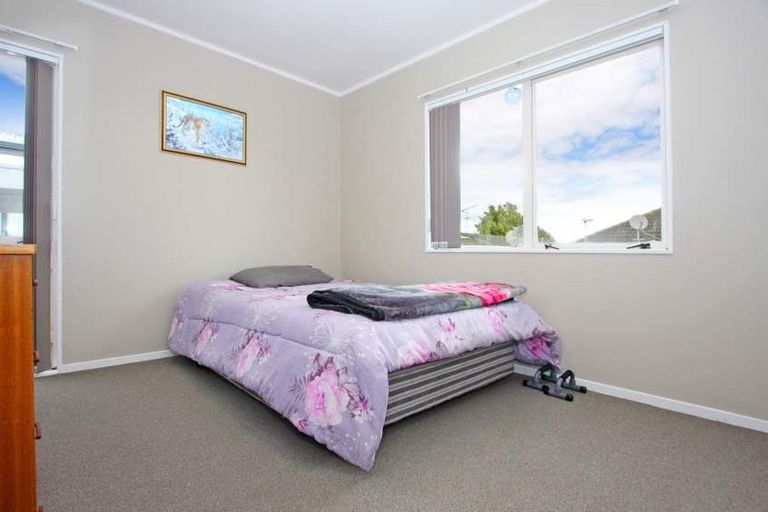 Photo of property in 2/25 Solveig Place, Randwick Park, Auckland, 2105