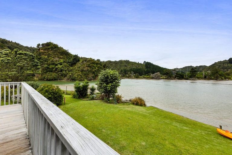 Photo of property in 21 Hills Road, Tongaporutu, Urenui, 4378