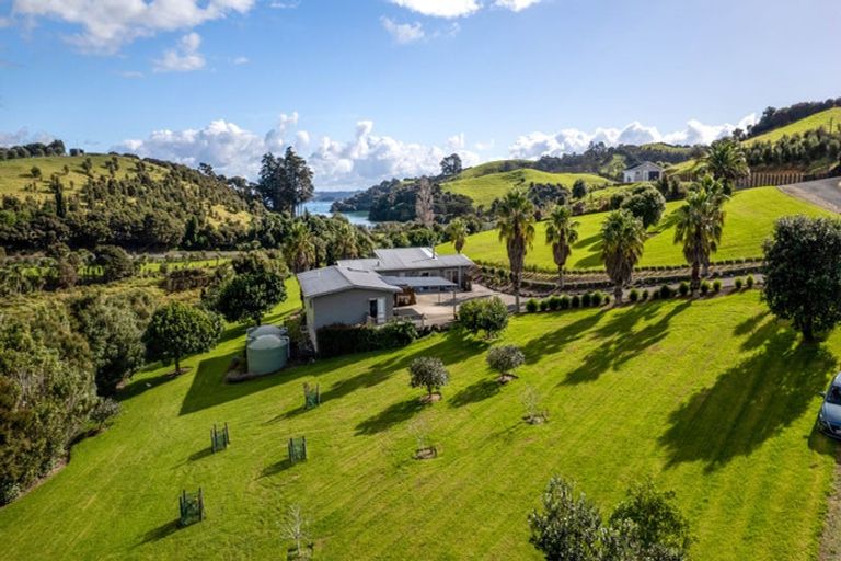 Photo of property in 16 Te Akau Drive, Russell, 0272