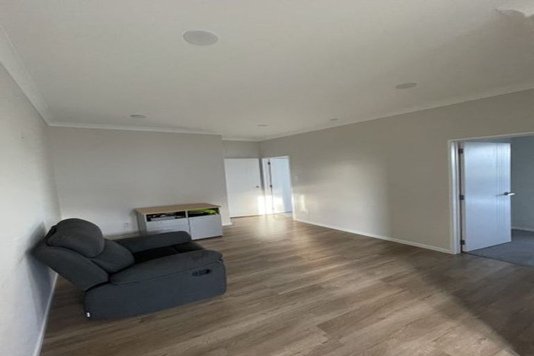 Photo of property in 10 Captain Rings Drive, Papakura, 2110