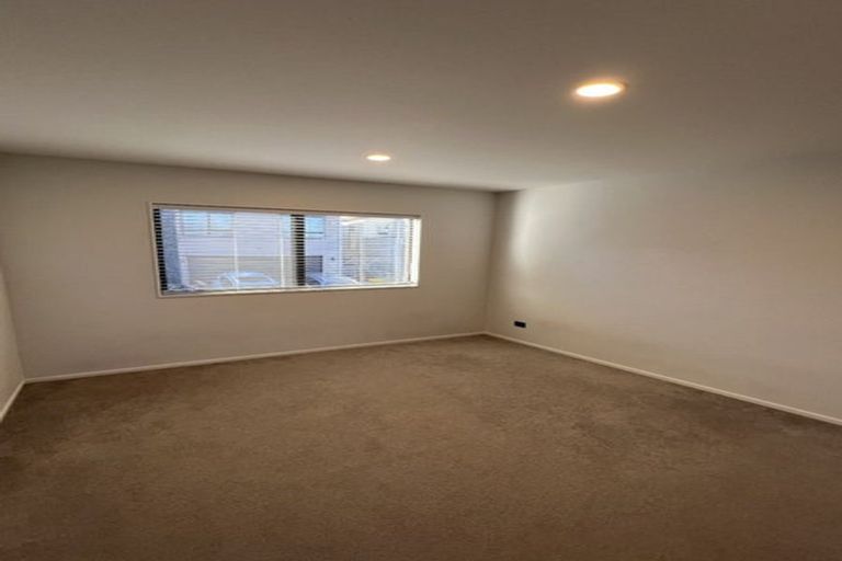 Photo of property in 5 Wyon Way, Flat Bush, Auckland, 2016