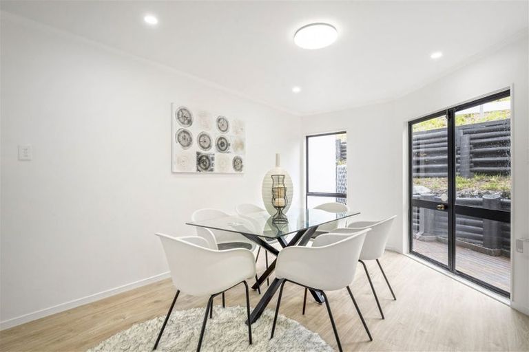 Photo of property in 2 Stitchbird Close, Murrays Bay, Auckland, 0630