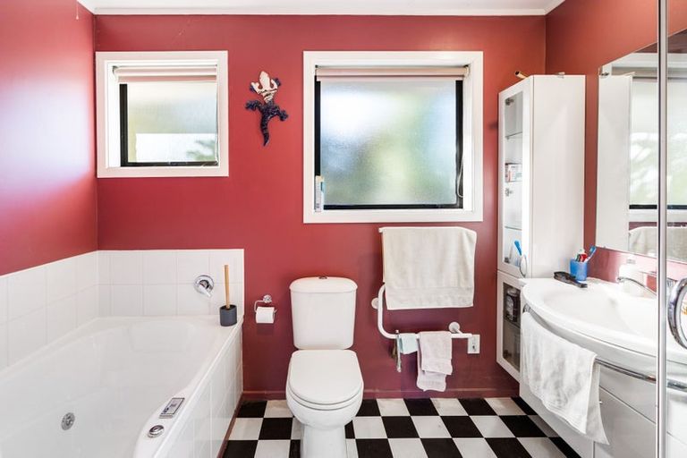 Photo of property in 33a Larch Place, Casebrook, Christchurch, 8051