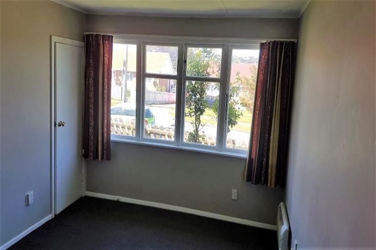 Photo of property in 33 Jillett Street, Titahi Bay, Porirua, 5022