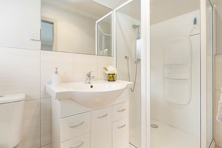 Photo of property in 54 Sherrybrooke Place, Sunnyvale, Auckland, 0612