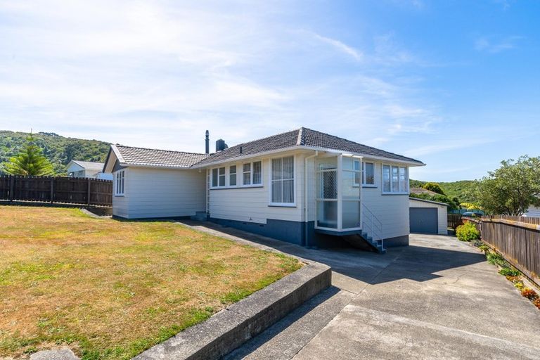 Photo of property in 31 Rangituhi Crescent, Takapuwahia, Porirua, 5022