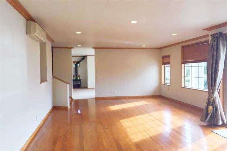 Photo of property in 8 Rosella Place, Murrays Bay, Auckland, 0630