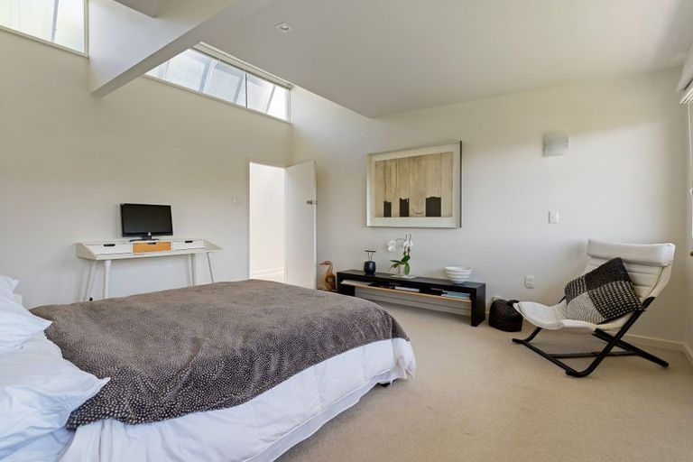 Photo of property in 85 Nicholson Road, Khandallah, Wellington, 6035