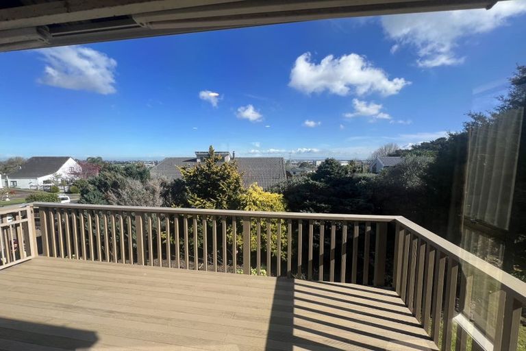 Photo of property in 18 Deodar Place, Totara Heights, Auckland, 2105