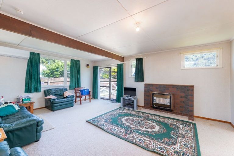 Photo of property in 4 California Drive, Totara Park, Upper Hutt, 5018