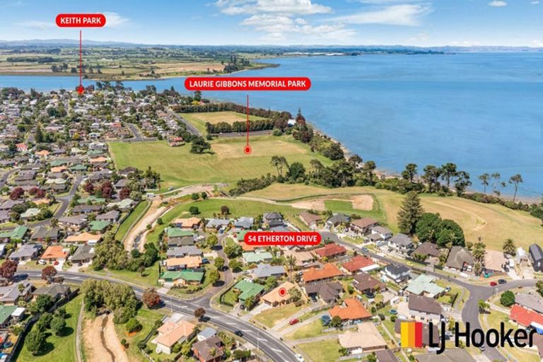 Photo of property in 54 Etherton Drive, Weymouth, Auckland, 2103