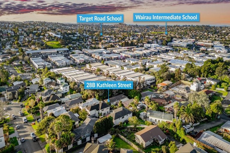 Photo of property in 28b Kathleen Street, Totara Vale, Auckland, 0627
