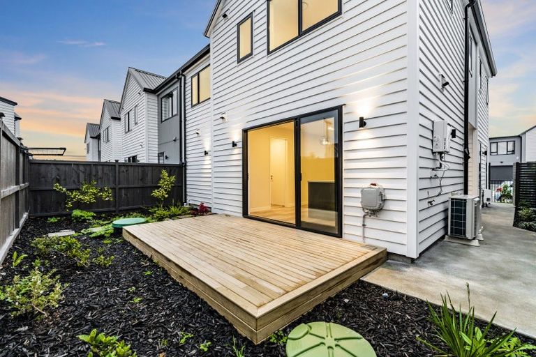 Photo of property in 10 Babos Avenue, Kumeu, 0810