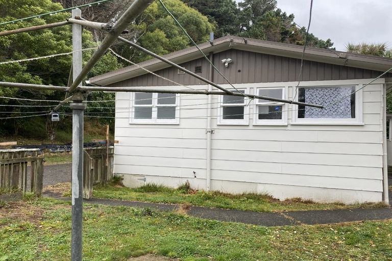 Photo of property in 130 Sievers Grove, Cannons Creek, Porirua, 5024